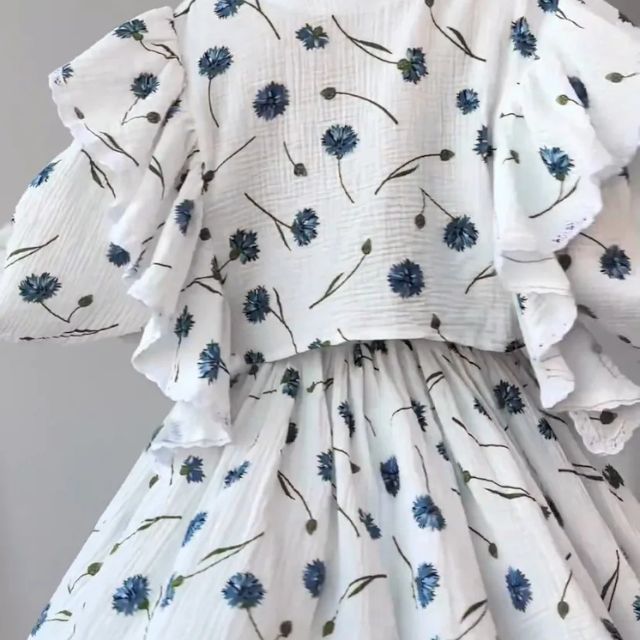 Crizel - Süßes Kleid mit Puffärmeln und Blumenstickerei