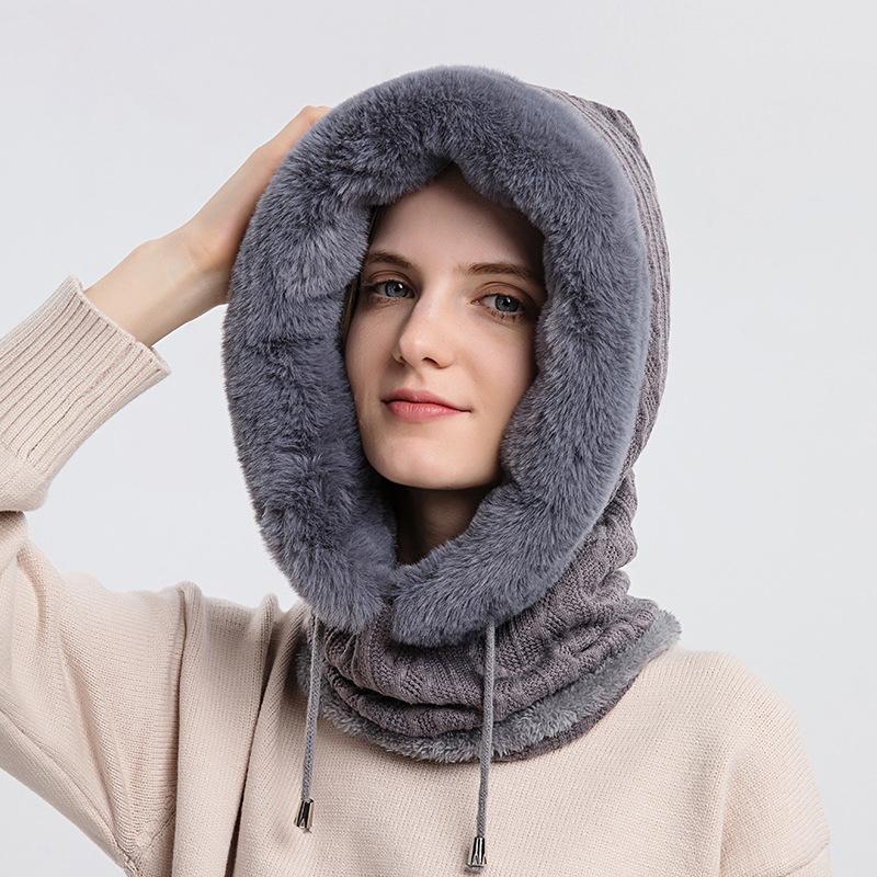 Warmer, flauschiger Kapuzenpullover mit Schal - Melanie