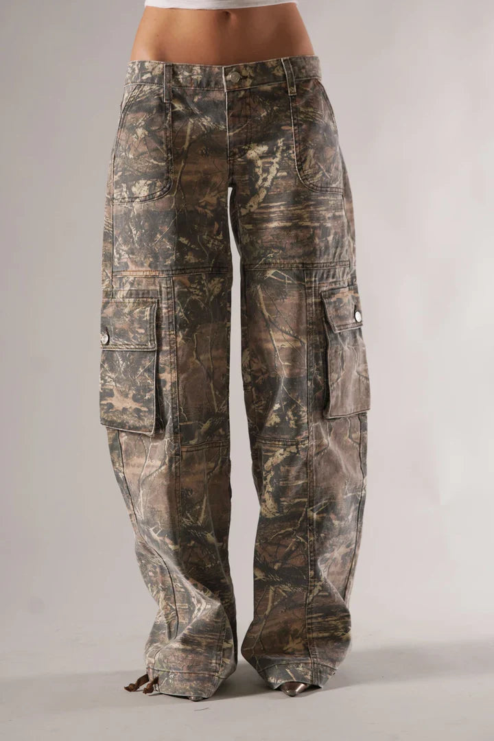 Camouflage-Cargohose mit weitem Bein - Ella