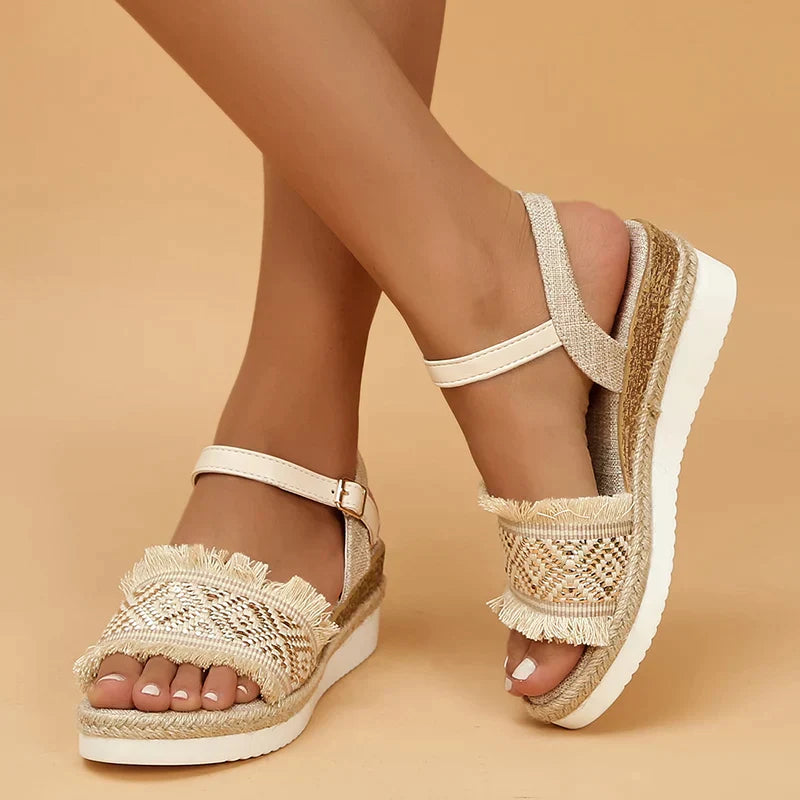 Orthopädische Sommerkeilsandalen mit gewebten Akzenten - Sienna