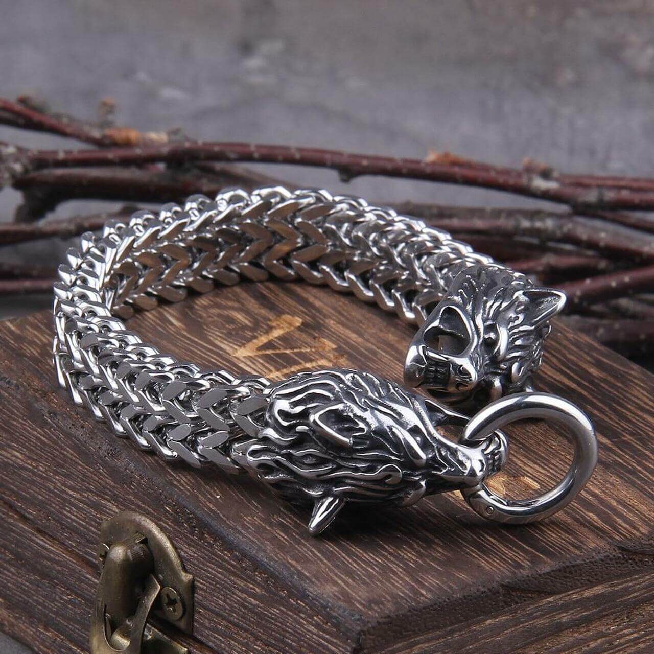 Siegmund - Fashionable Viking Wolf Armband